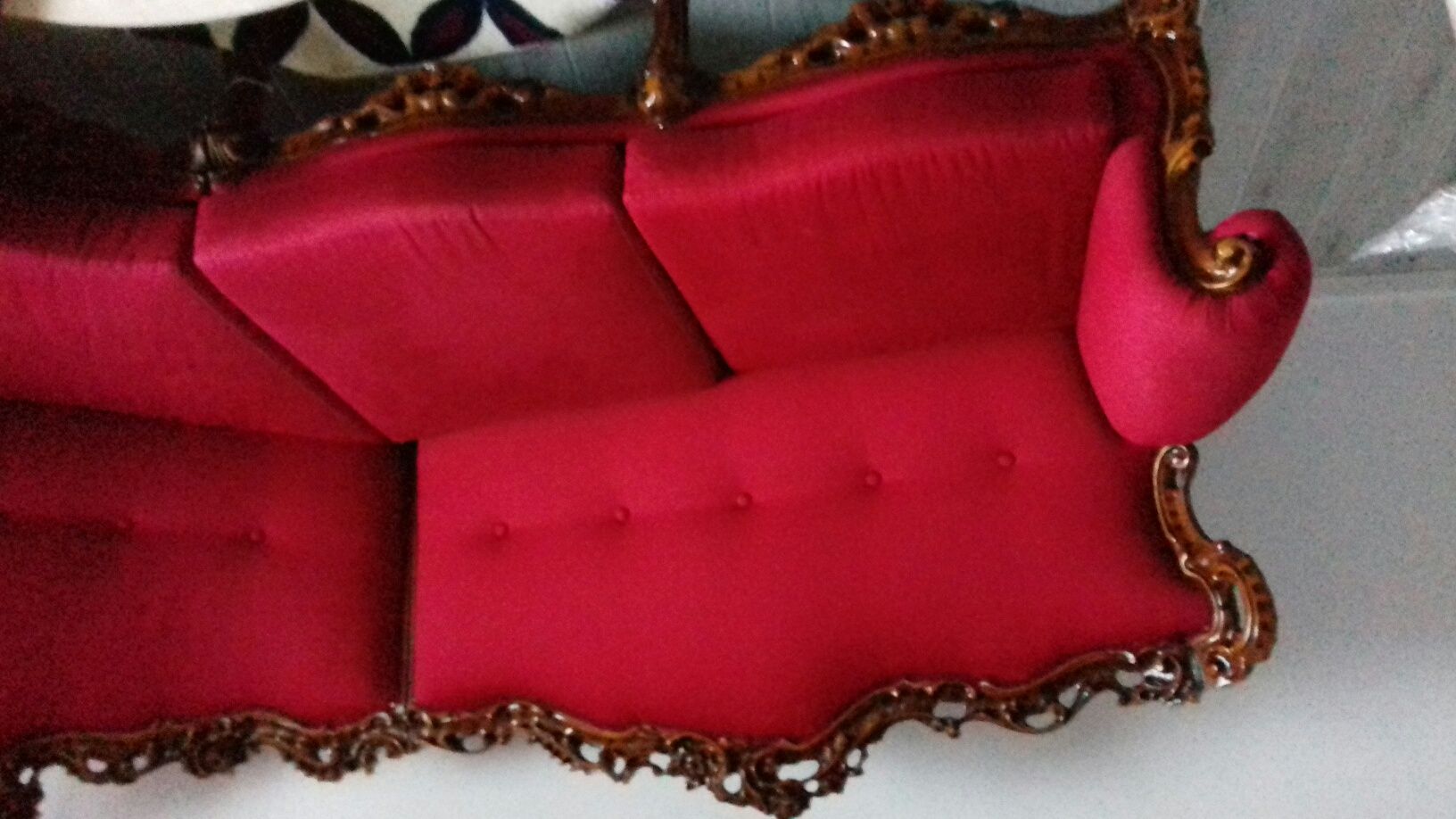 Canapea deosebit de frumoasa ,sculptata in lemn adusa di Italia