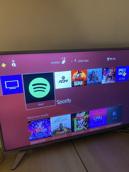 Playstation 4 slim (PS4) 1TB cu 2 manete+4 jocuri