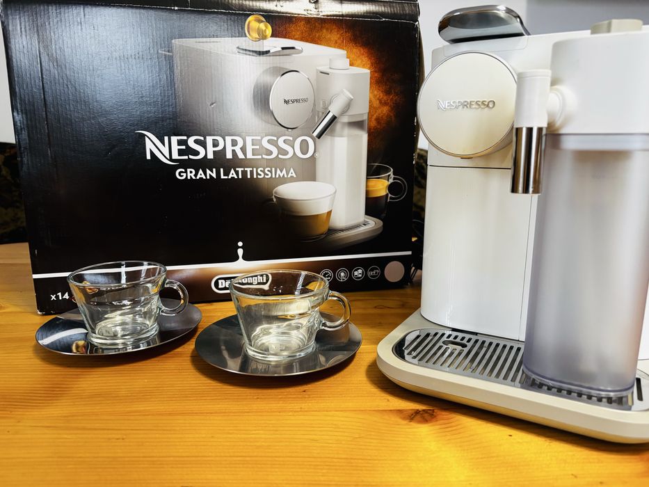Espressor Nespresso Gran Lattisima Alb-Bej