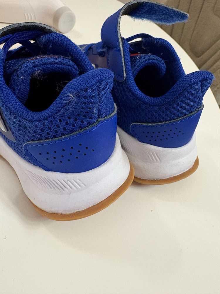 Подаряват се! Детски обувки Adidas