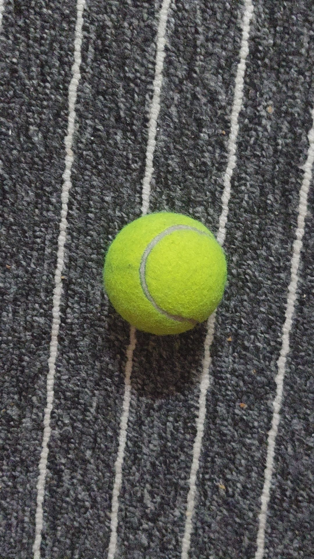 Продам теннисный мяч