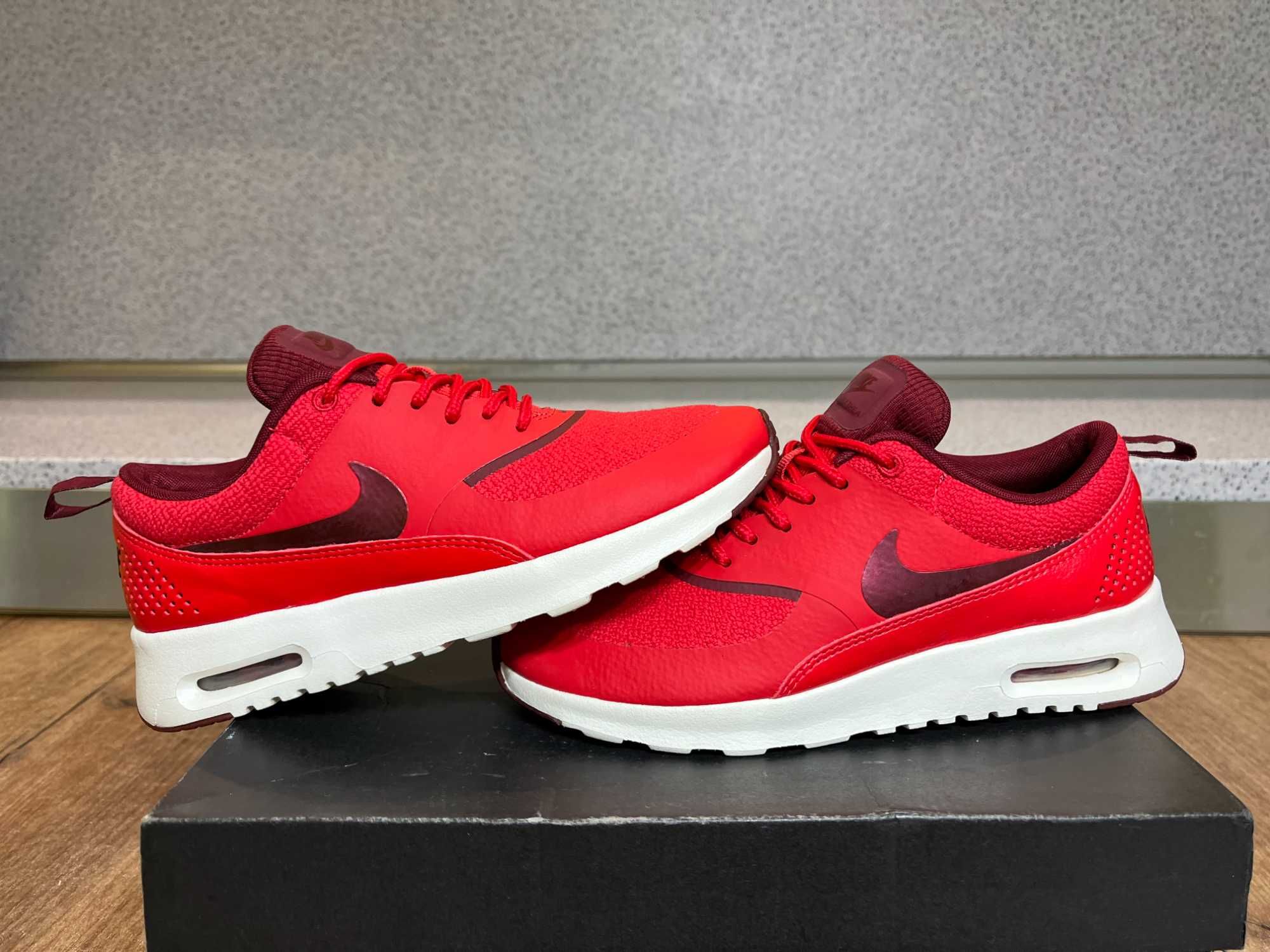 ОРИГИНАЛНИ *** Nike Air Max Thea / Action Red / Red / Sail