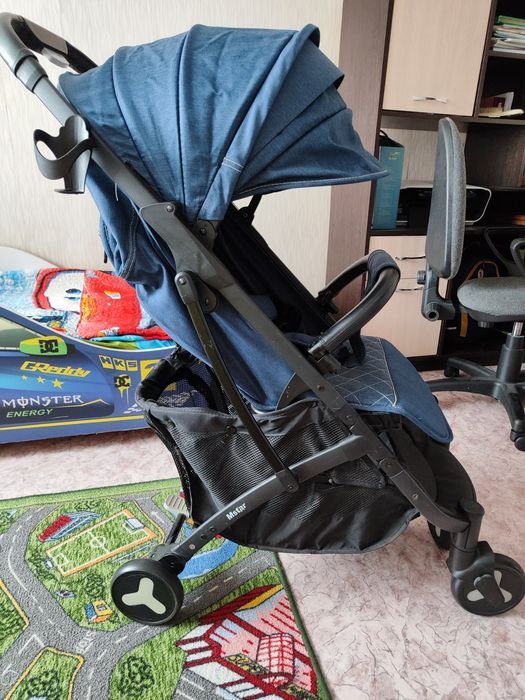 Продам прогулочную коляску