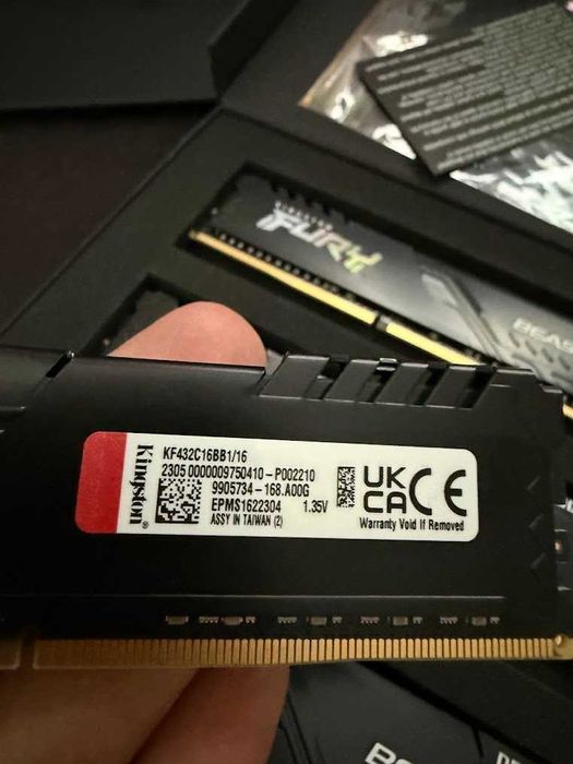 16 ГБ DDR4 оперативная память для ПК, с охлаждающими радиаторами.