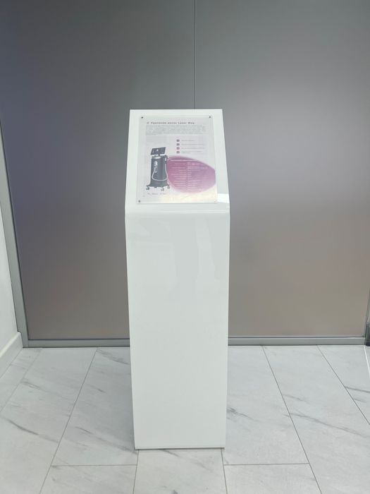 Рекламная стойка акриловая А4 на магнитном креплении