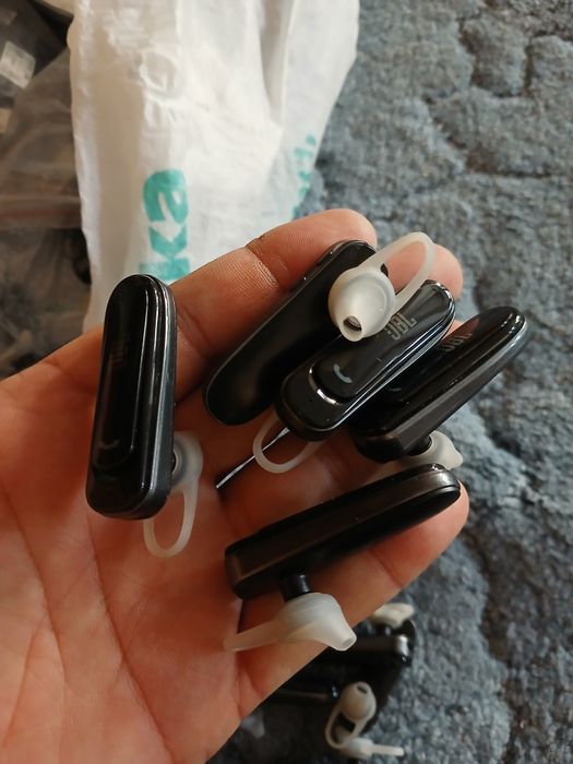 Bluetooth naushnik