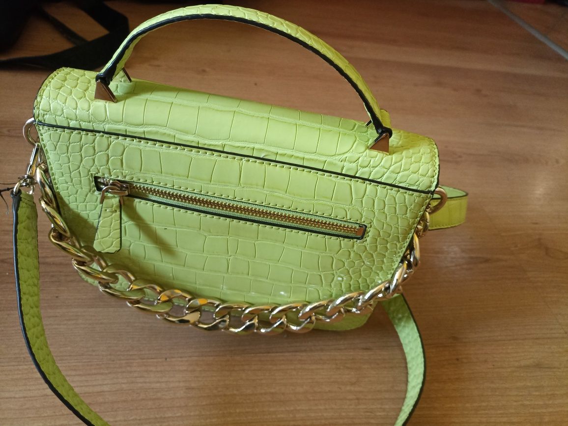 Продавам нова чанта на Guess