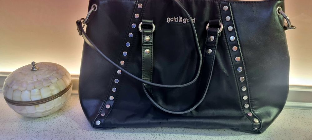 DISIGUAL и Gold & gold чанти на цена от 20лв. 35лв. 55лв.