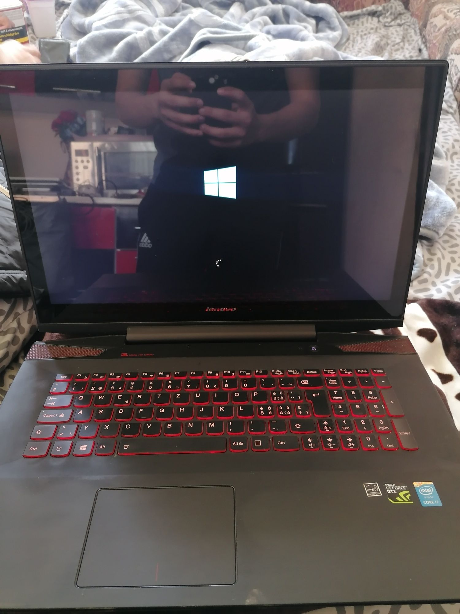 Salut vând laptop lenovo Y700 gaming