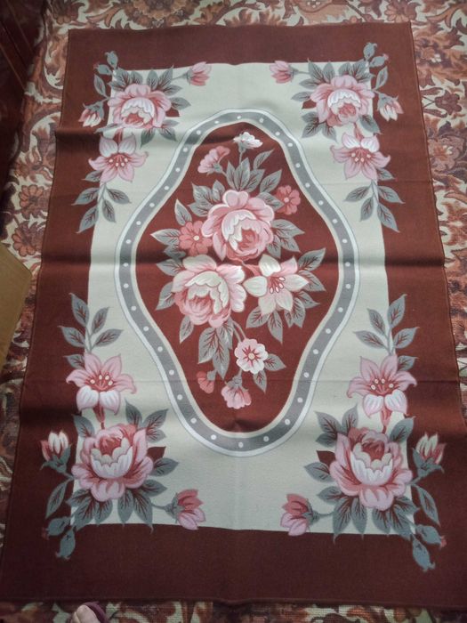 Ковер  новый 100см х150см  5000   тенге