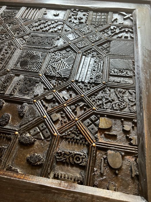 Masa de cafea din lemn de tec sculptata