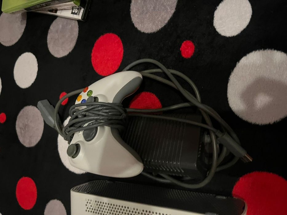 Vând Xbox 360 arcade(cu,cutie)