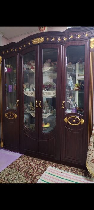 Продам  сервант не дорого