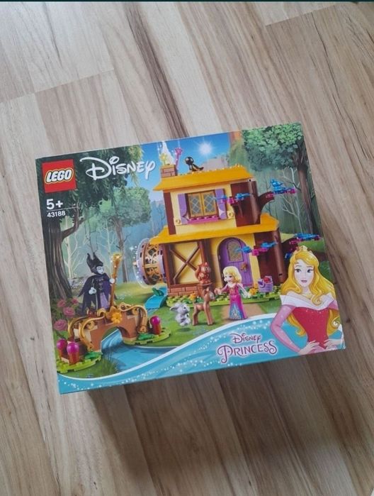 joc LEGO Disney Princess  Casuta din padure a Aurorei 43188 jucarie
