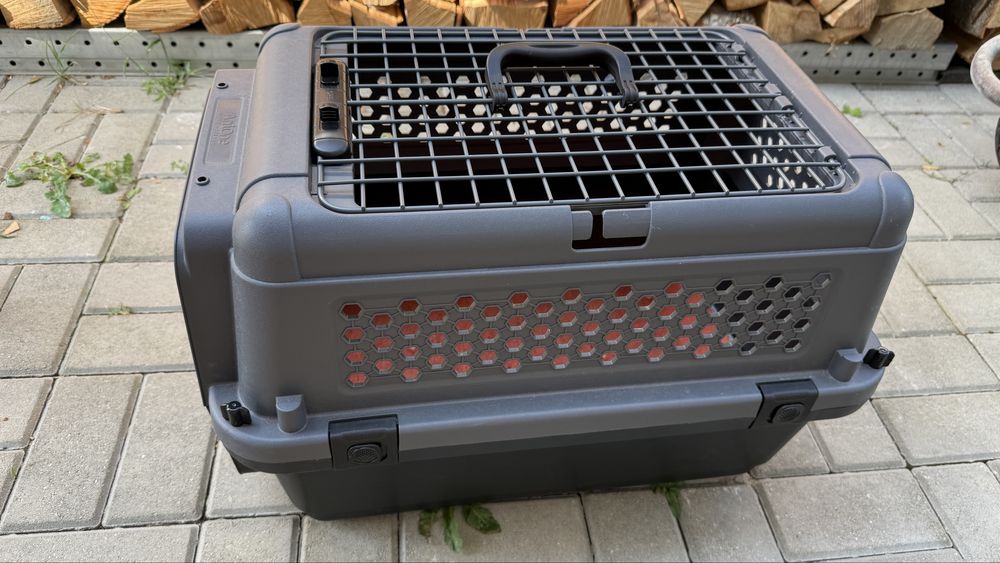 Cutie transport caini