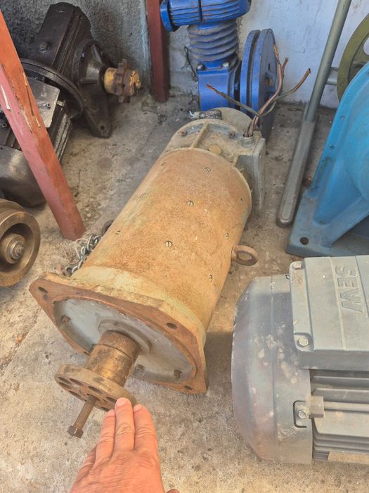 Generator-dinam-motor servo