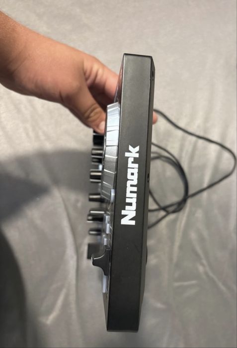 Vand mixer Numark de incepatori