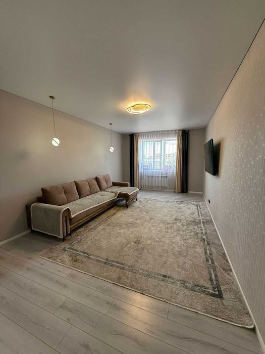 Продам 2 комнатную ШИКАРНУЮ  квартиру Новостройка район 8 школы