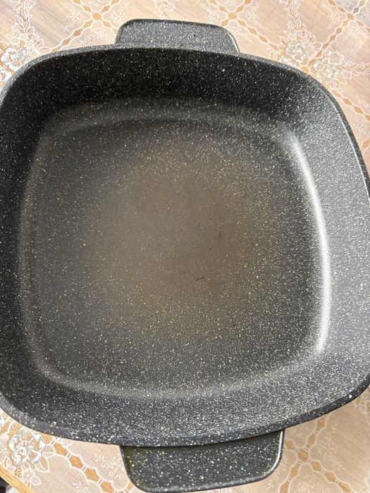 Продам жаровню/сковороду б/у