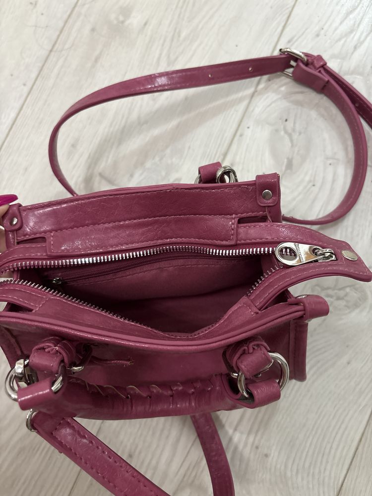 малка чанта от stradivarius