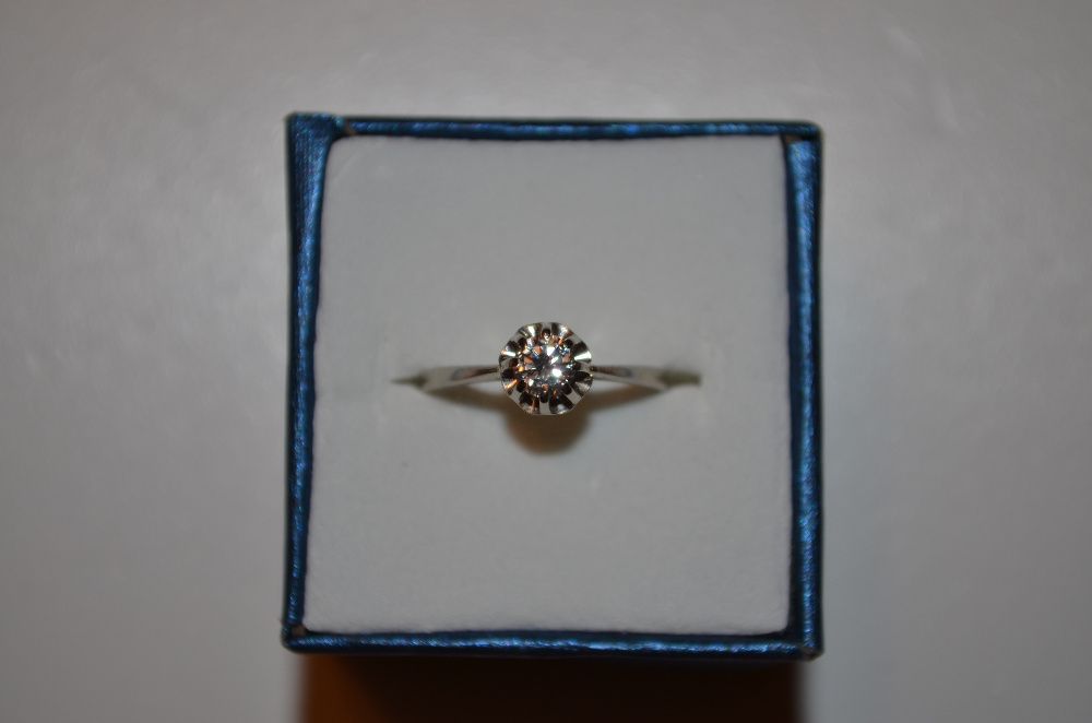 INEL AUR alb 14K + 1 Diamant = 0.30ct. - Model Solitaire - De logodna!