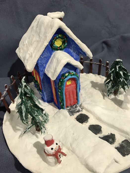 Decor de iarna handmade, Casuta, brazi si oameni de zapada