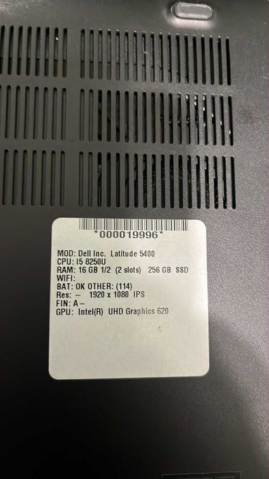 Лаптоп  Dell Статус перфектен! DDR4
