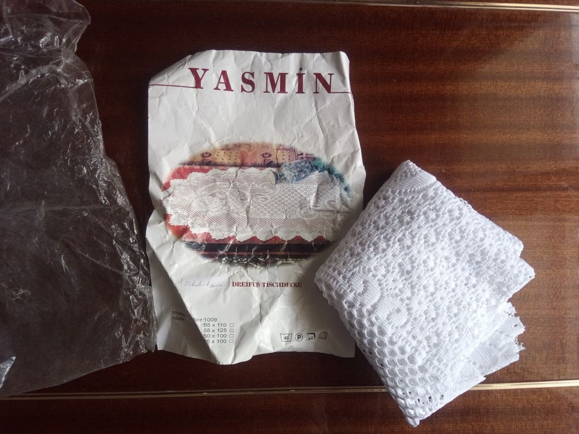Дантелена покривка Yasmin за правоъгълна маса