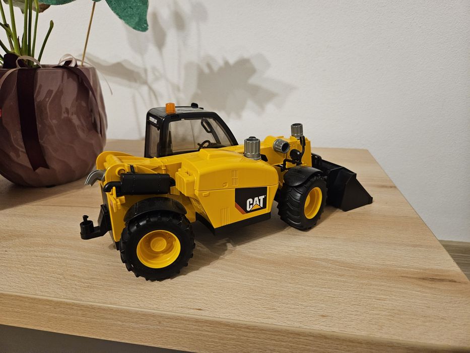 Incarcator telescopic Caterpillar Bruder