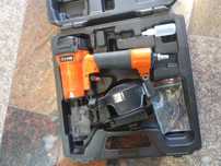 Pistol de cuie pneumatic