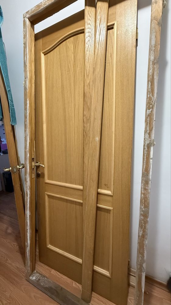 Продам дверь деревянную