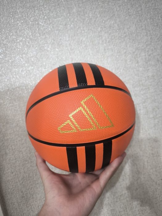 Оригинальный баскетбольный мяч Adidas