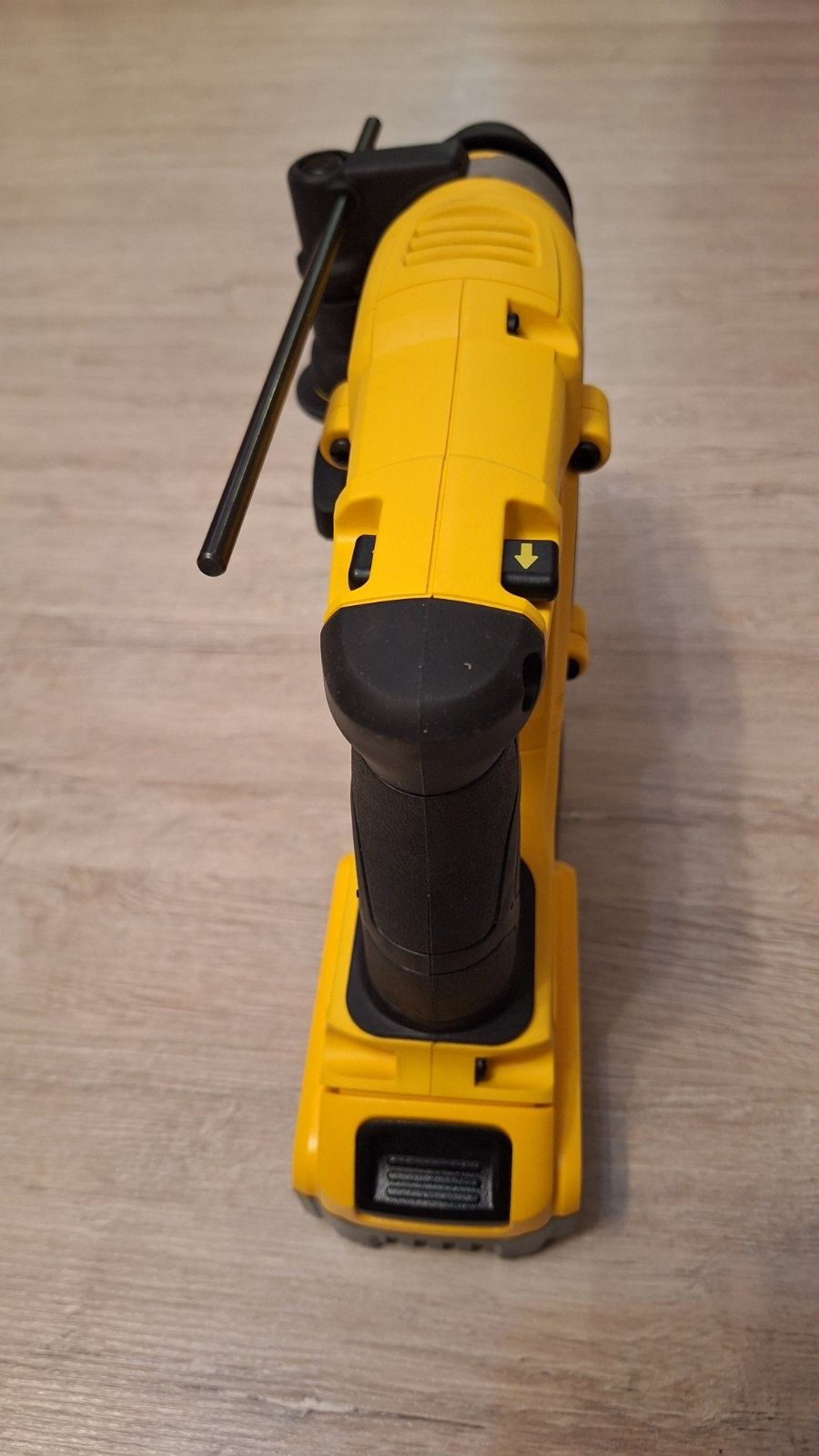 Продавам нов акумулаторен перфоратор DeWalt DCH253