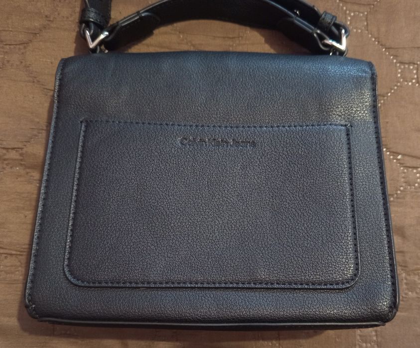 Дамска чанта calvin klein jeans minimal monogram top handle 22