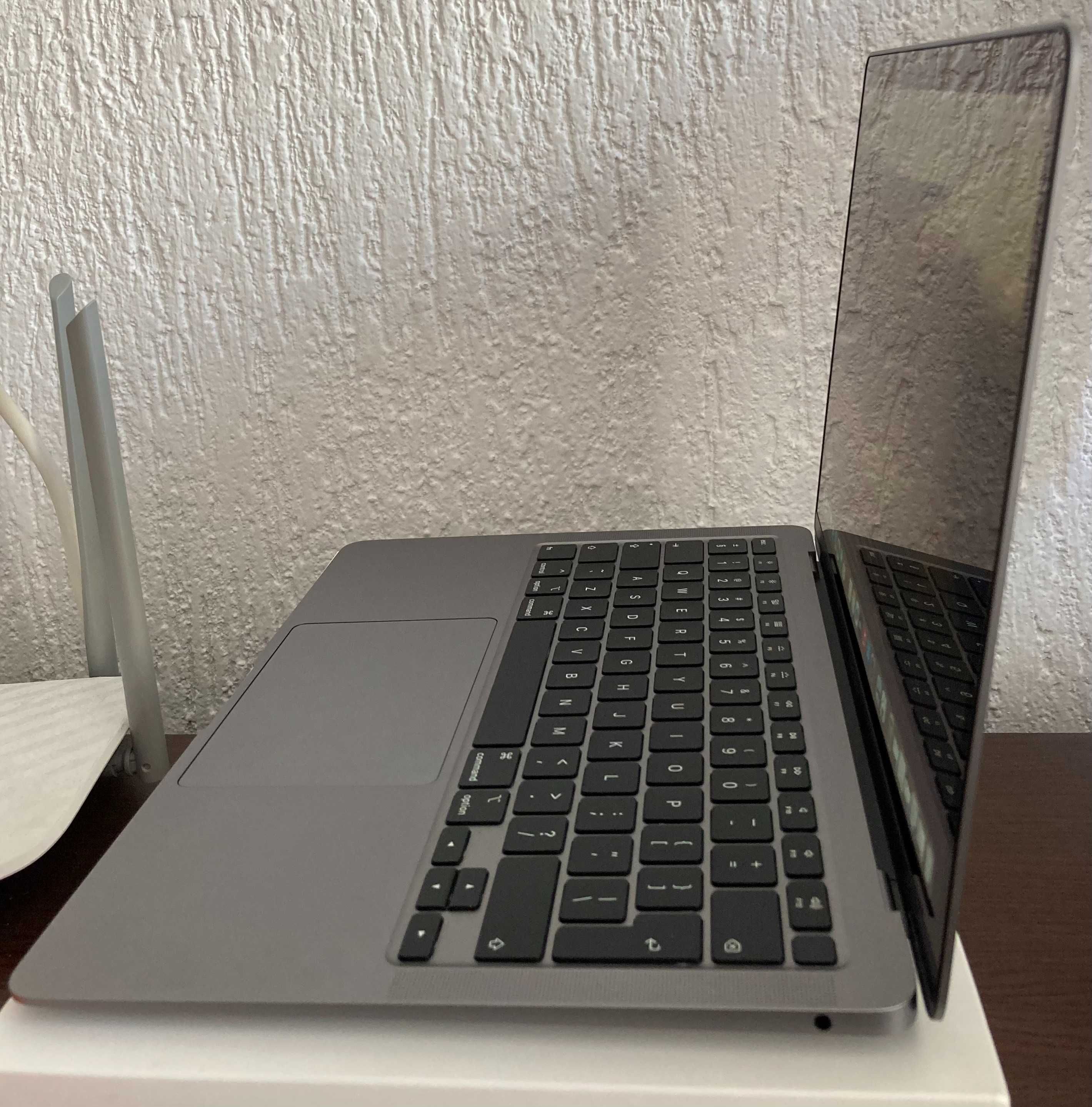 MacBook Air 2020 Като Нов с Документи