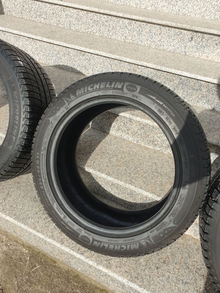 Зимни гуми Michelin 235/45/17