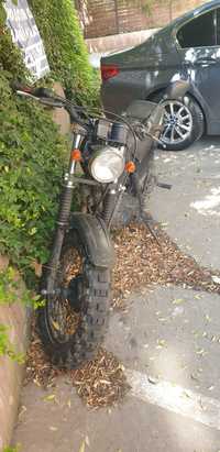 Motocicleta yamaha 200