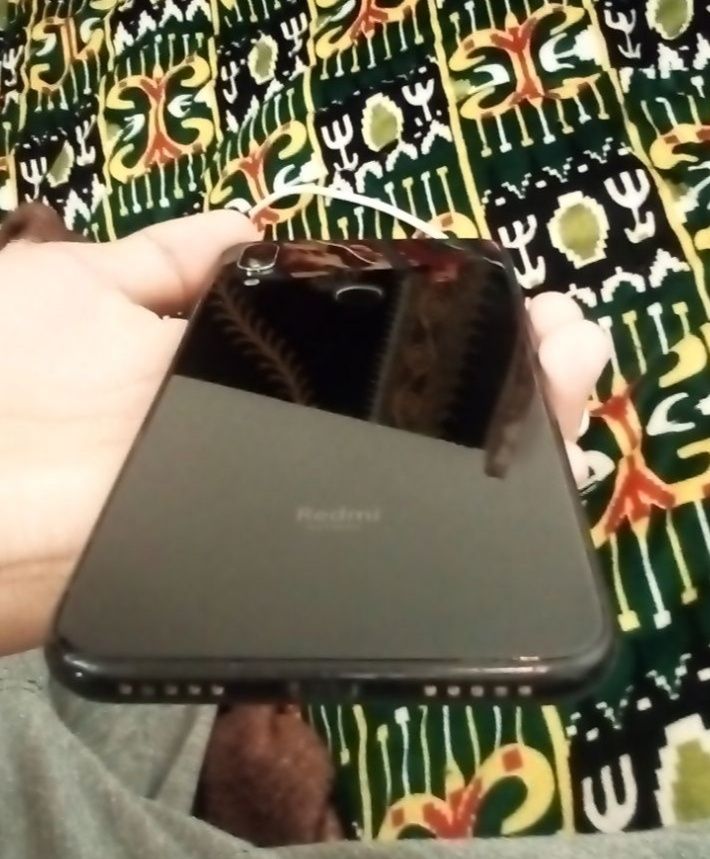 Redmi note 7 xotira 4  64 ideal holatda