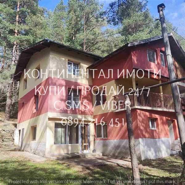 кодл 63060. Триетажна тухлена вила близнак 200м2 с обособен двор 350м2
