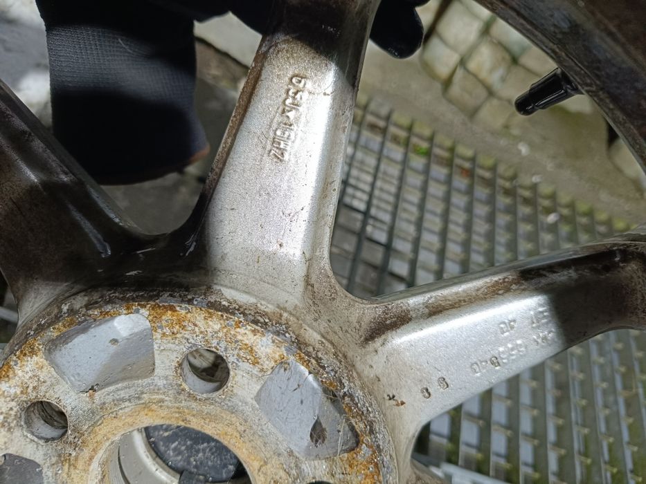 Vand 2 jante originale Toyota