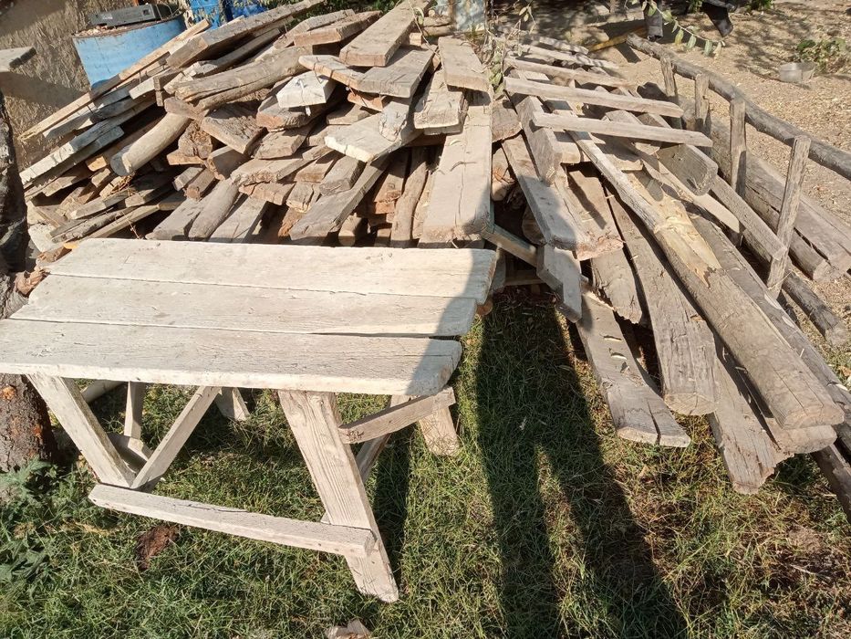 Oʻtin taxtlar sotiladi