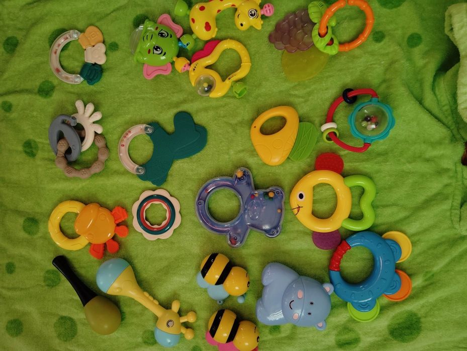 Vând jucari de dentitie și șezut