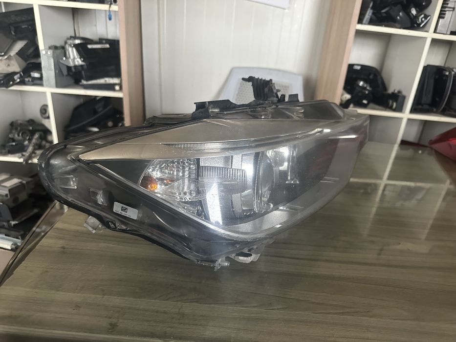 Десен фар обурудван за BMW f30 2012г.