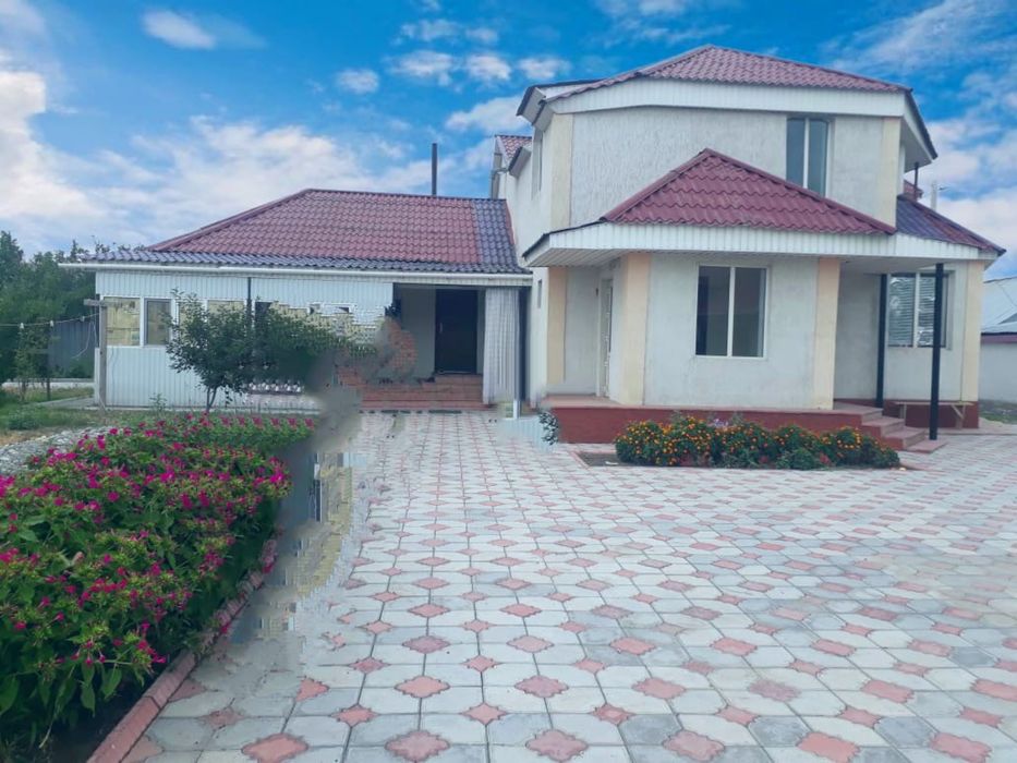 Кирпичный дом из 6 ти комнат в Красном Камне