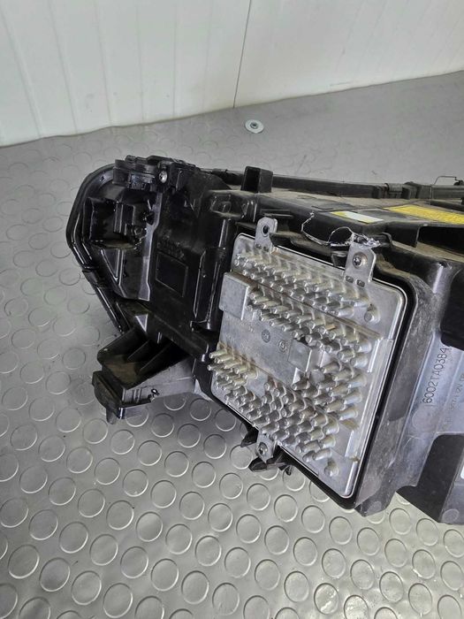 Продаваме десен лазерен фар за BMW X6 G06