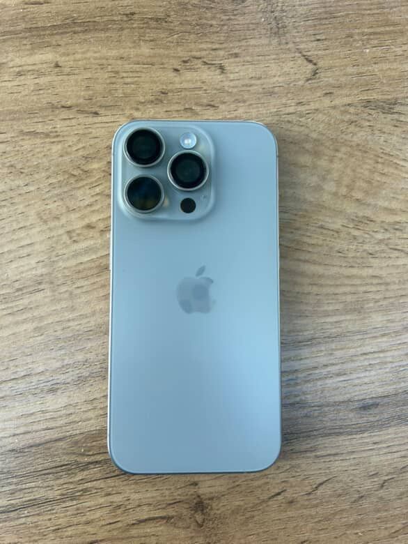 Iphone 15 pro natural