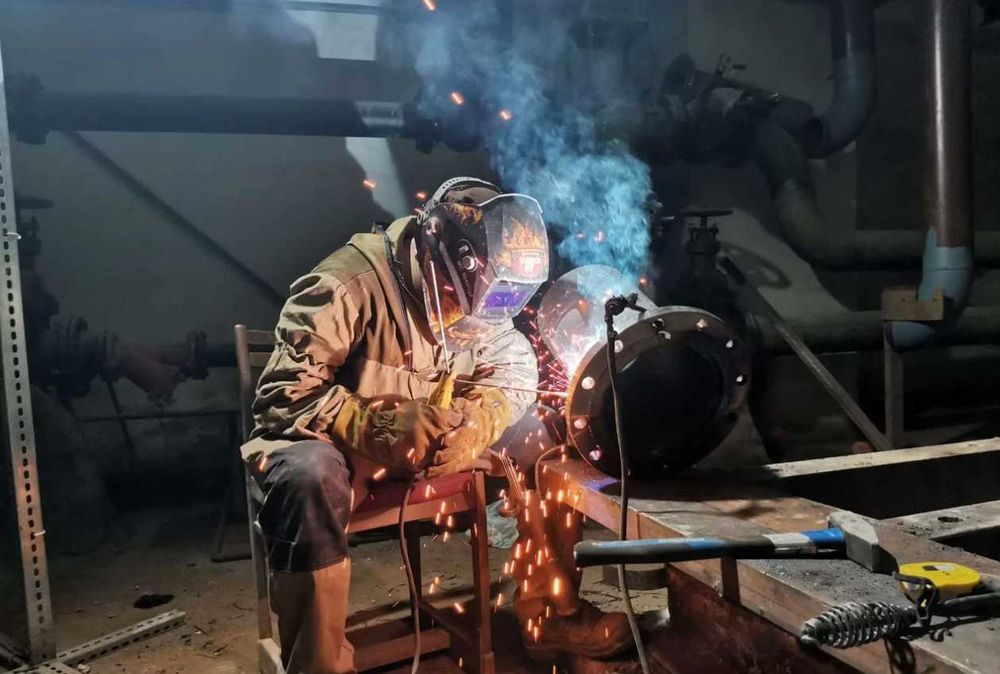 Услуги сварщика, срочный выезд, отопление. Сварочные услуги Алматы