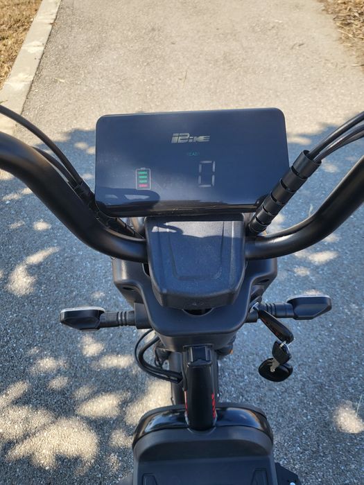 Moped cu pedale aproape nou.