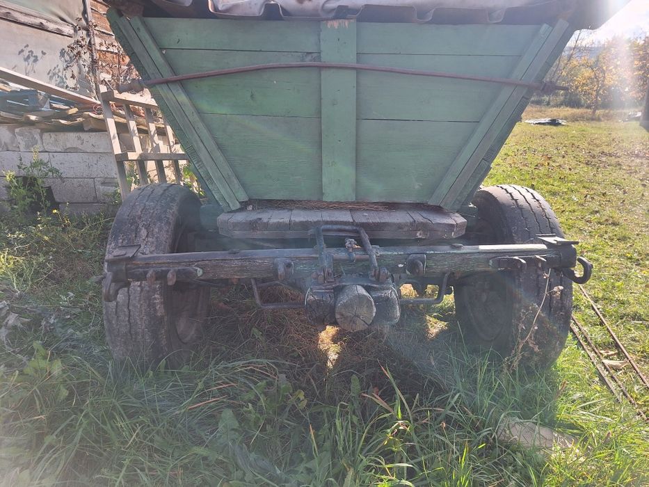 Căruță de cai si doua hamuri