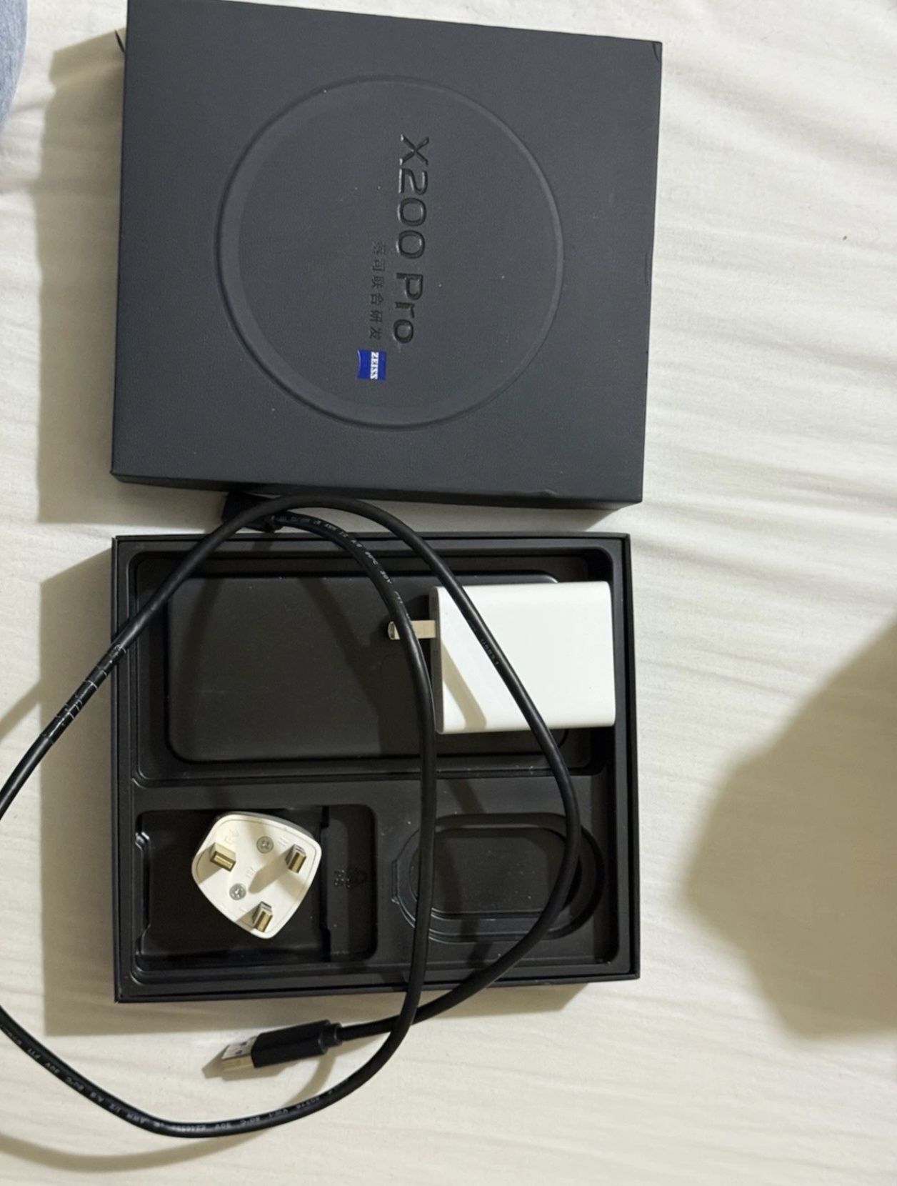 Продавам Vivo x200 pro 256gb blue